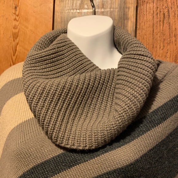 NWOT Dress Barn Poncho - Picture 2 of 12